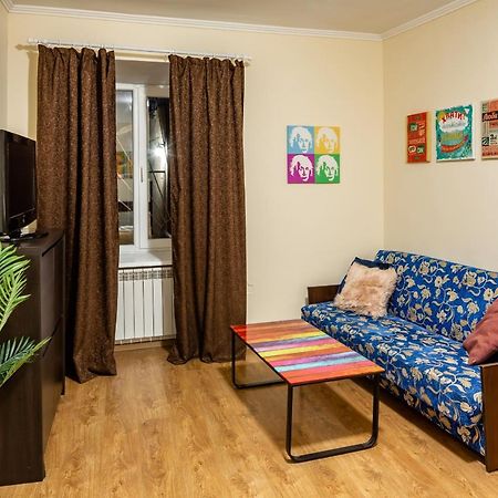 Rainbow Apartment Near Rynok Sq Lemberg Exterior foto